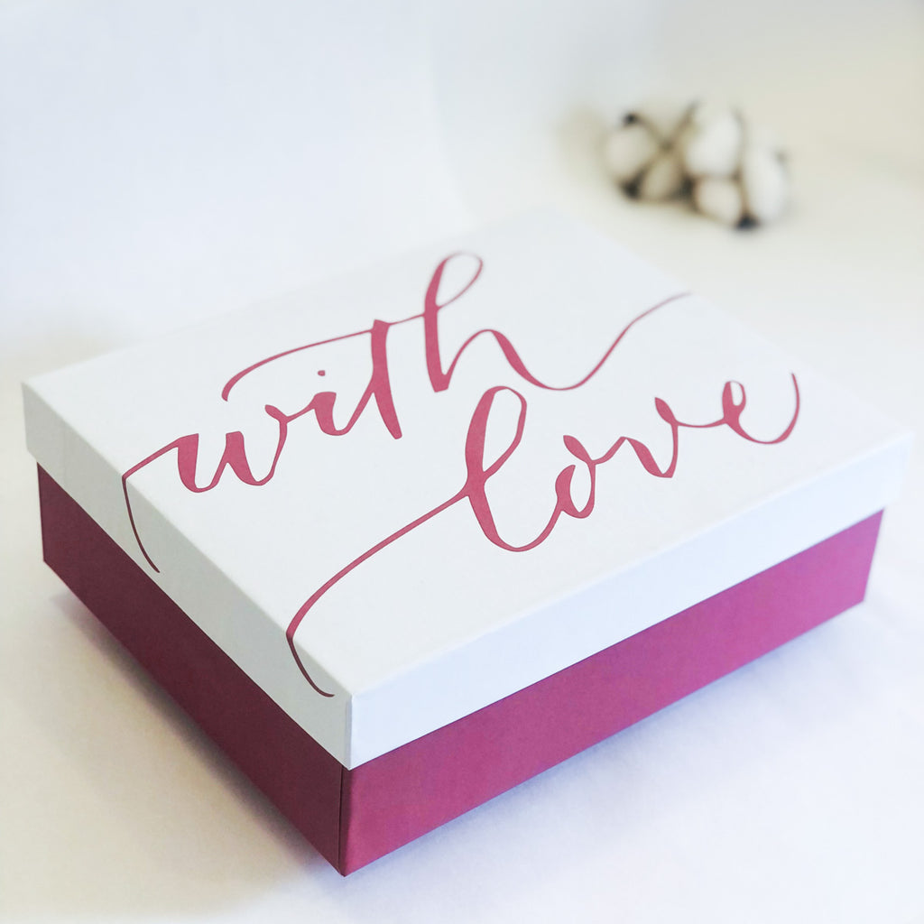 Send Love Gift Hamper Online, Rs.570 | FlowerAura